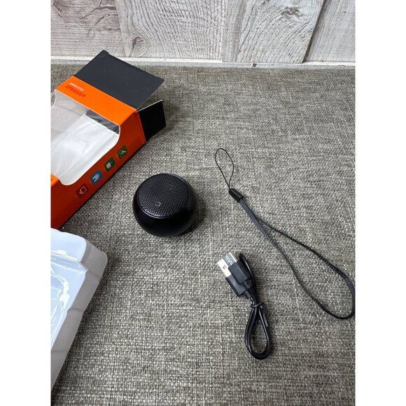 Mini Wireless Speaker 3W 300mAh Rechargeable Compact Design Home Outdoors Work - Picture 4 of 5